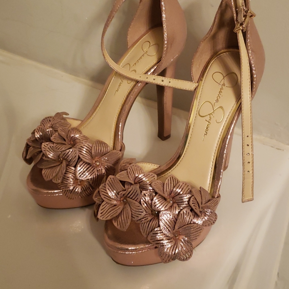 Jessica Simpson stilettos